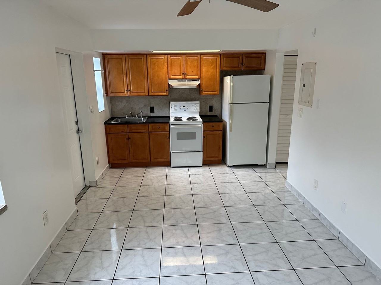 31 SW 10 Street - Photo 3 of 50