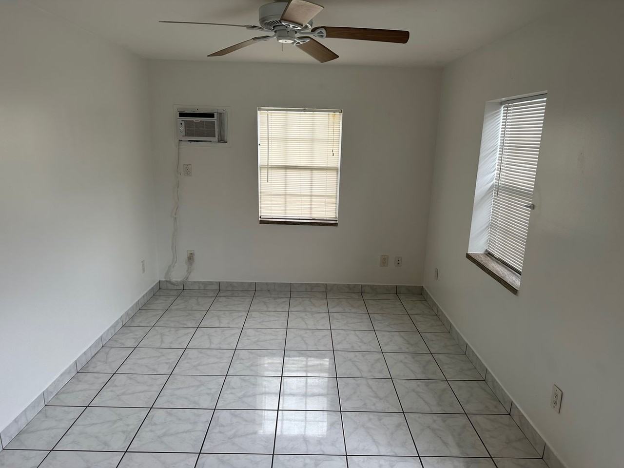 31 SW 10 Street - Photo 4 of 50