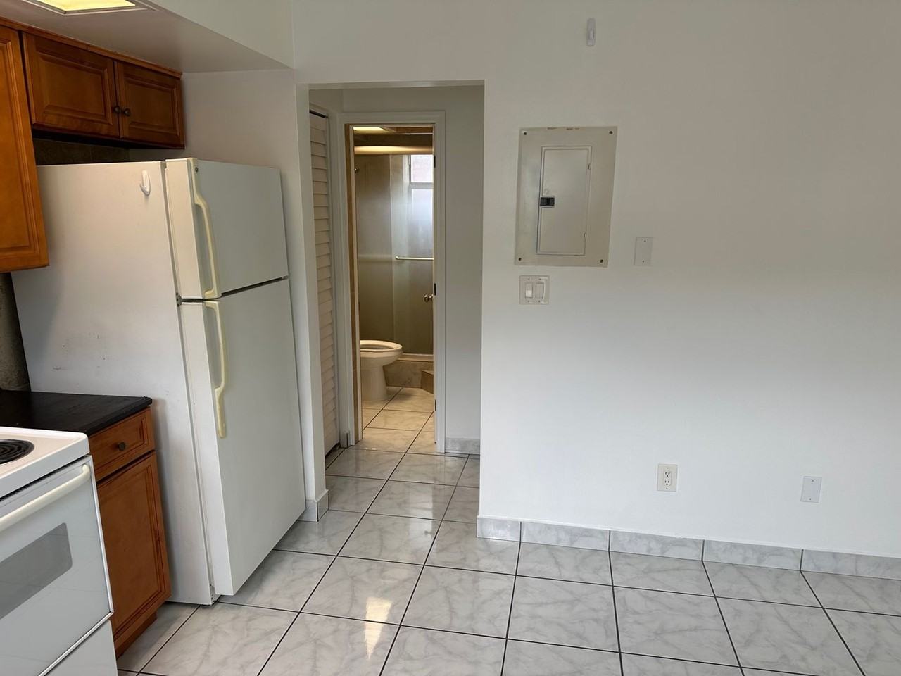 31 SW 10 Street - Photo 5 of 50