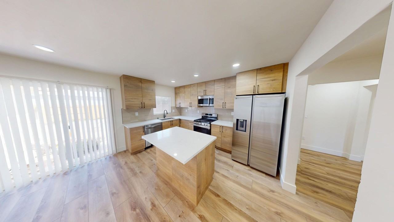 5110 63rd St - Photo 2 of 15