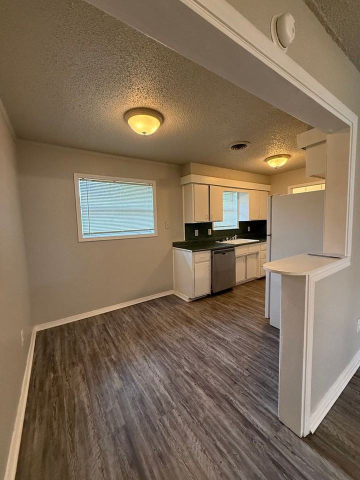 2412 Wyandotte Way - Photo 3 of 16