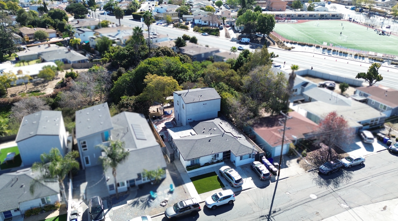 5115 Ewing Street - Photo 4 of 28