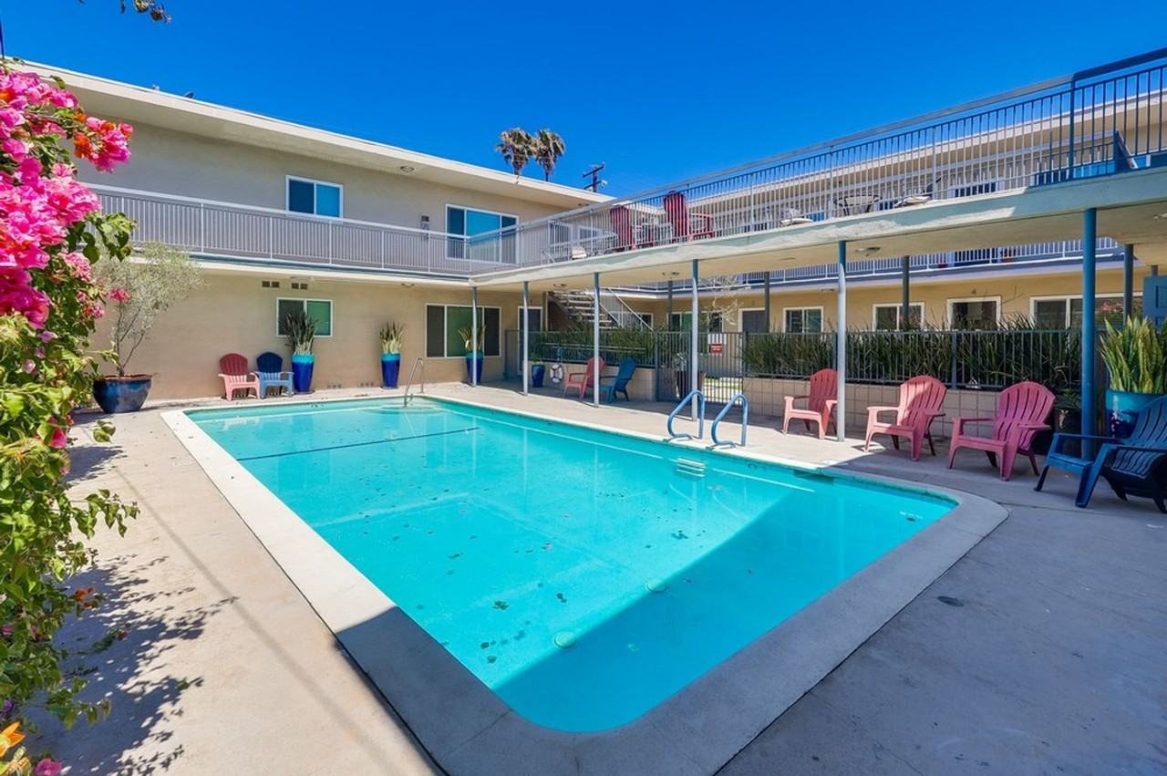 Apartment Building near SoFi with Pool, Covered Parking and Gym - Photo 4 of 6
