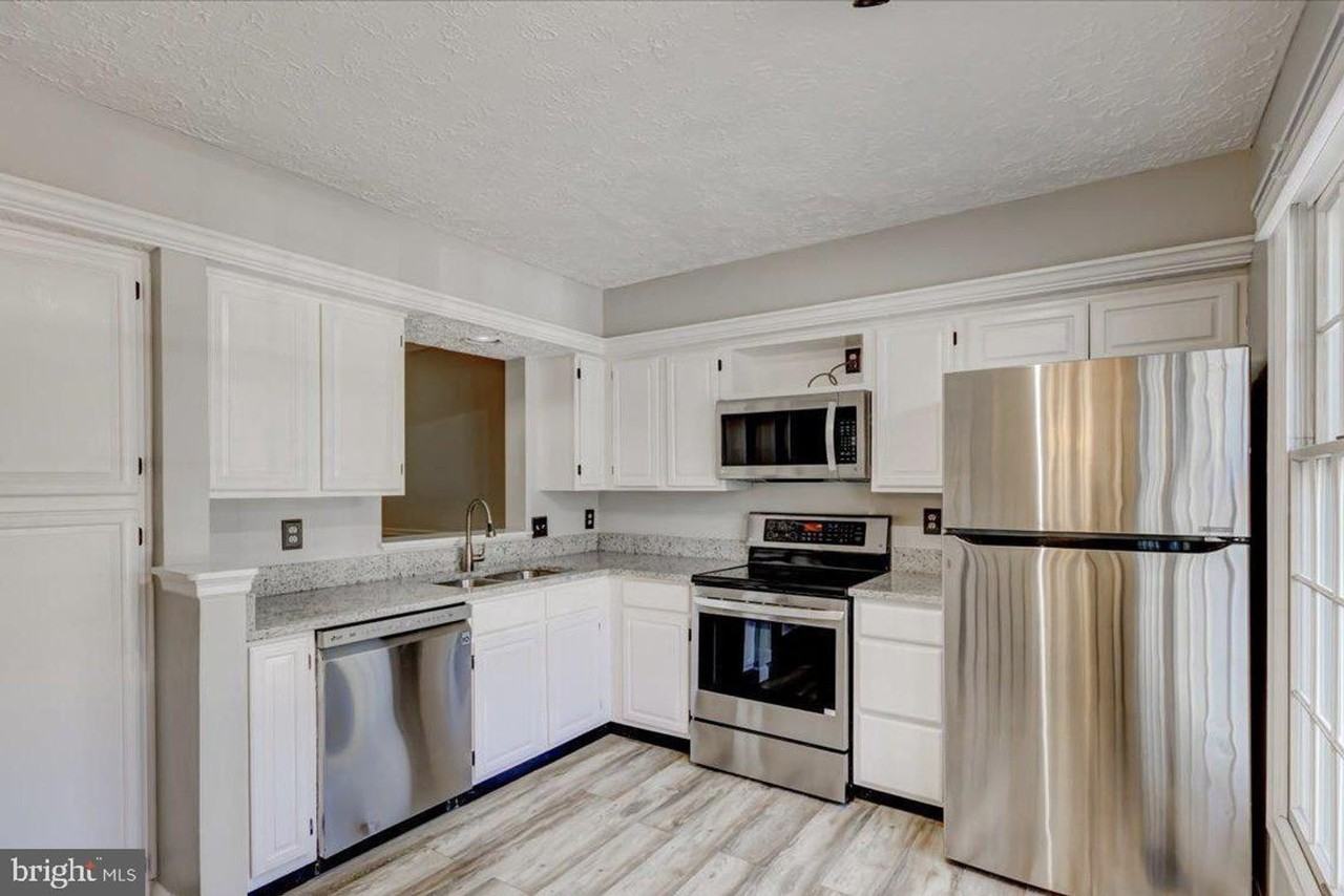 7014 Chestnut Brook Court - Photo 3 of 25