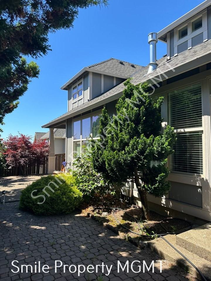 5590 Nw 132nd Ave - Photo 3 of 21