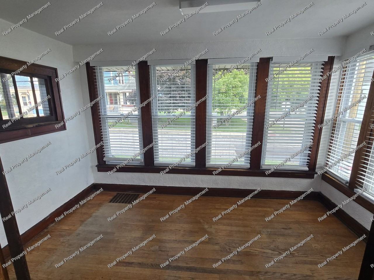 139 Clark St - Photo 3 of 17