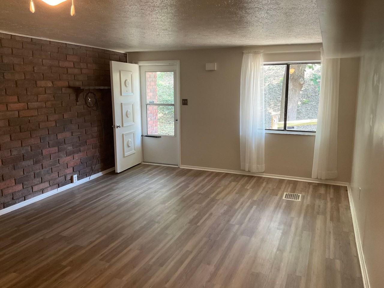 446 Crosby Drive - Photo 5 of 30