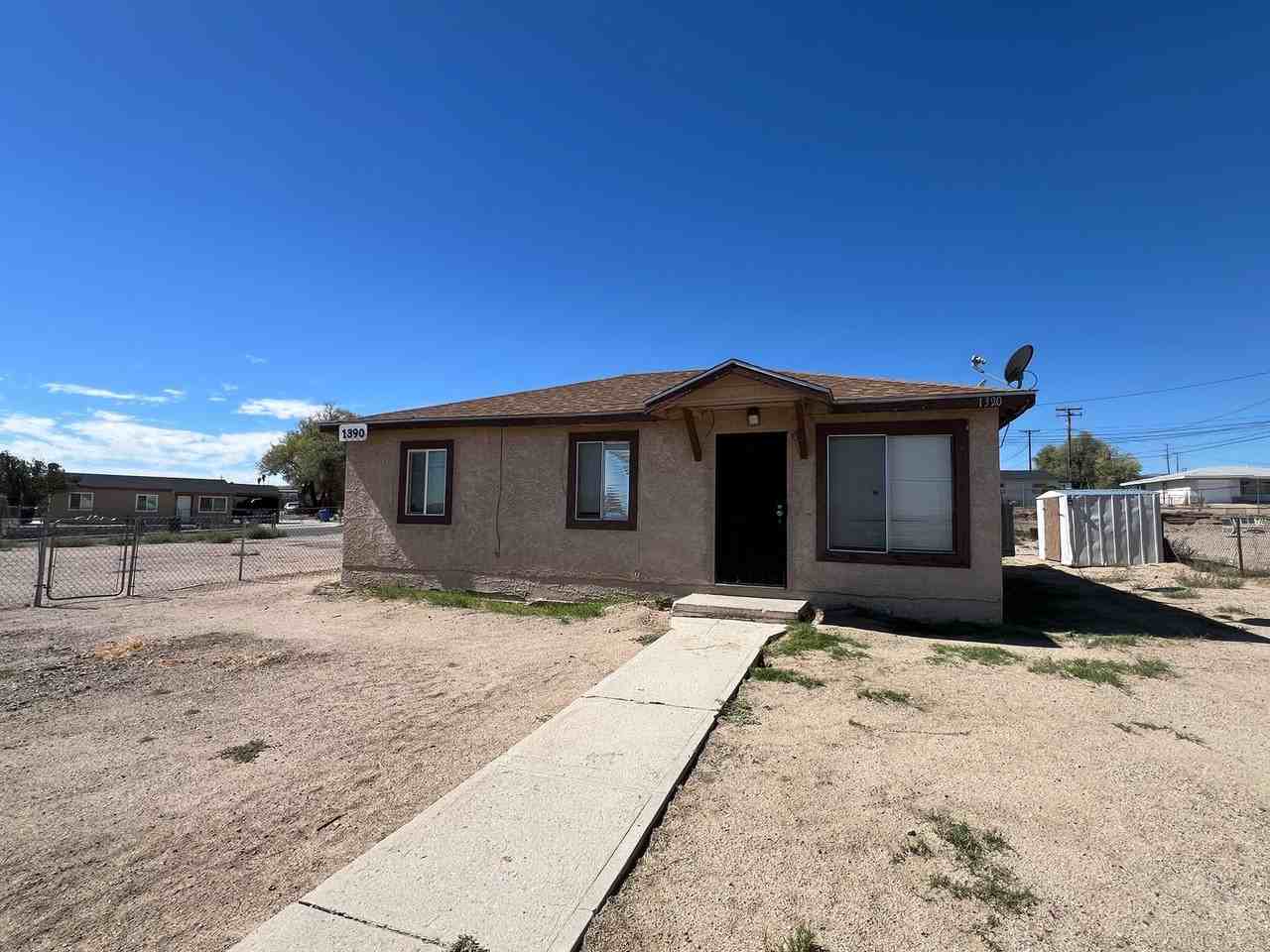 1390 Riverside Dr - Photo 3 of 22