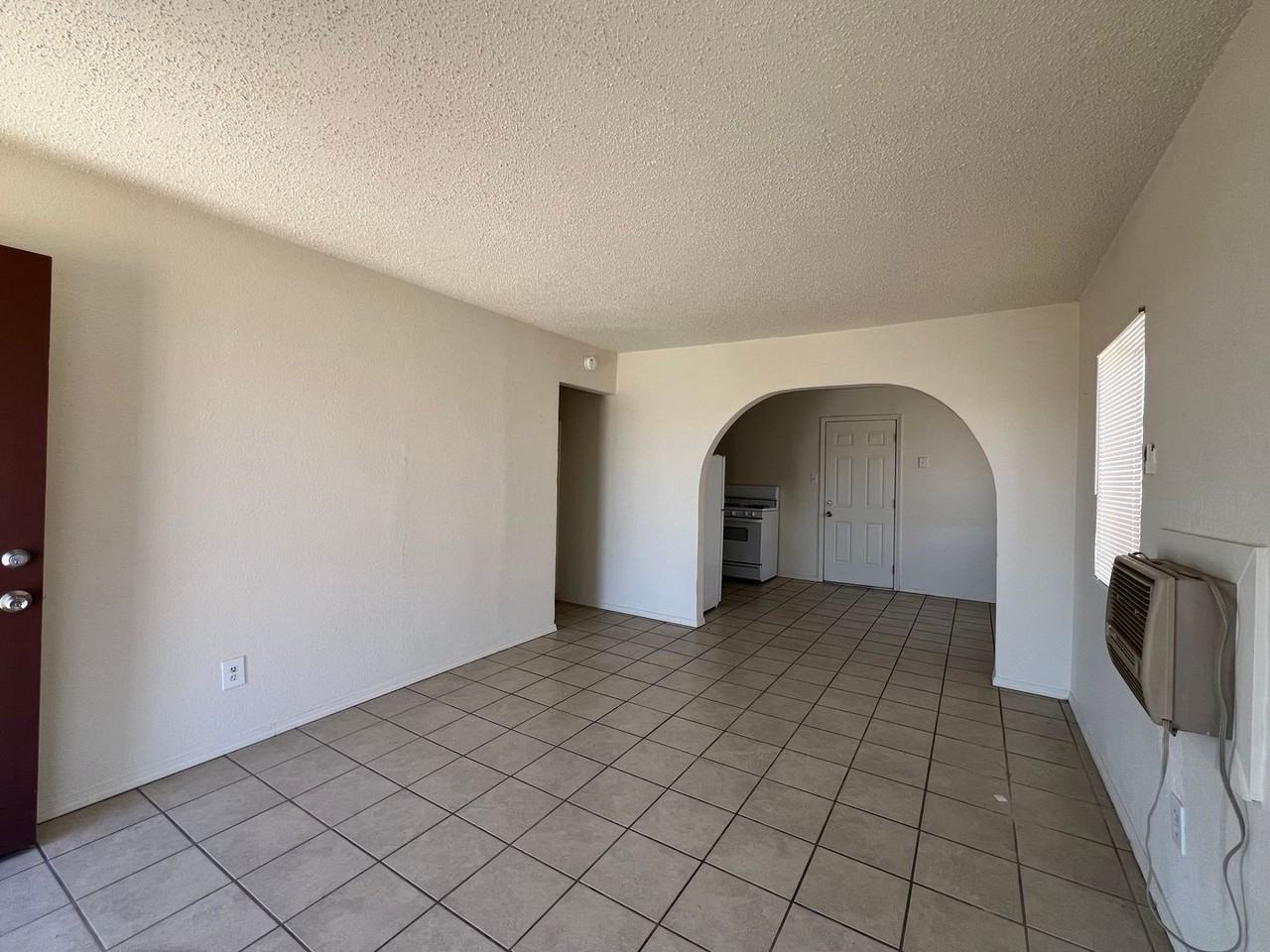 1390 Riverside Dr - Photo 6 of 22