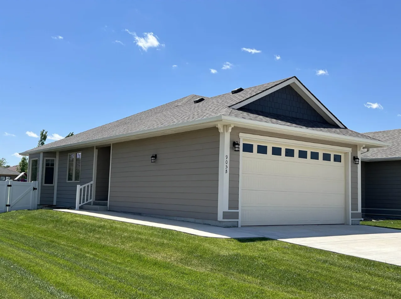 905 Sunrise Ct Apt B - Photo 2 of 18