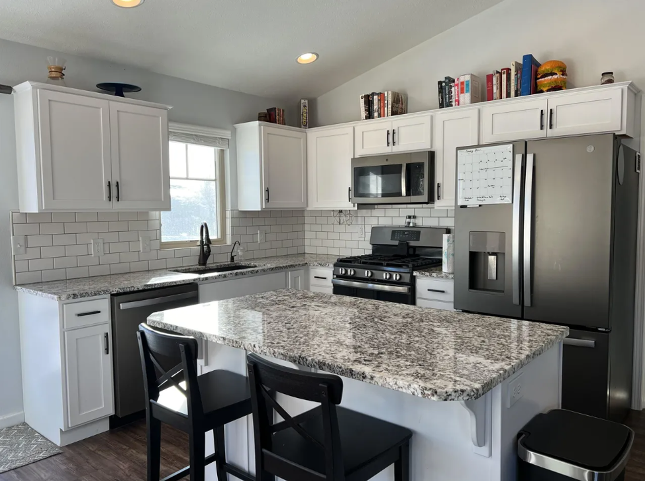 905 Sunrise Ct Apt B - Photo 3 of 18