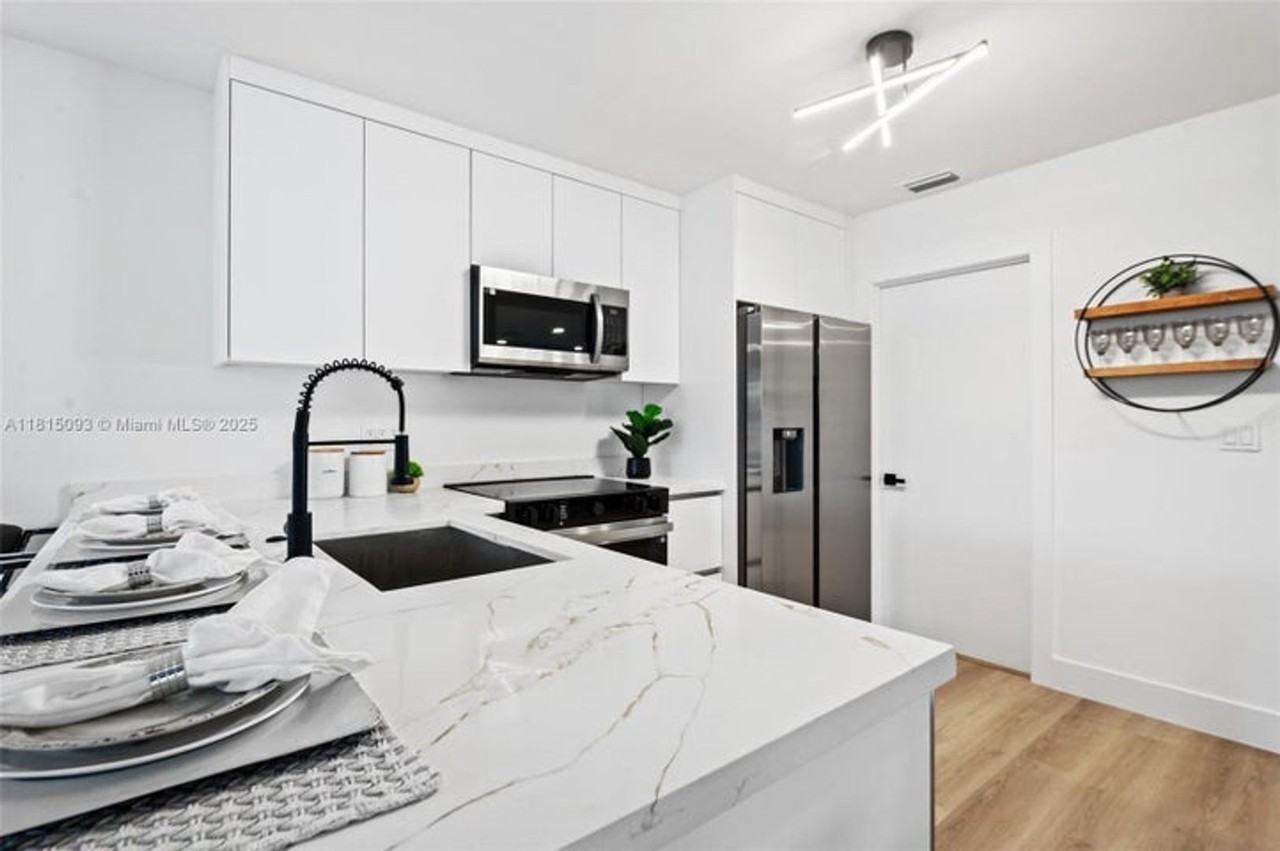 679 Sw 17th Ct - Photo 2 of 20