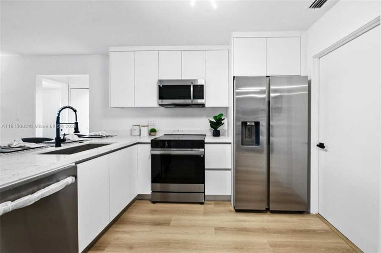 679 Sw 17th Ct - Photo 3 of 20