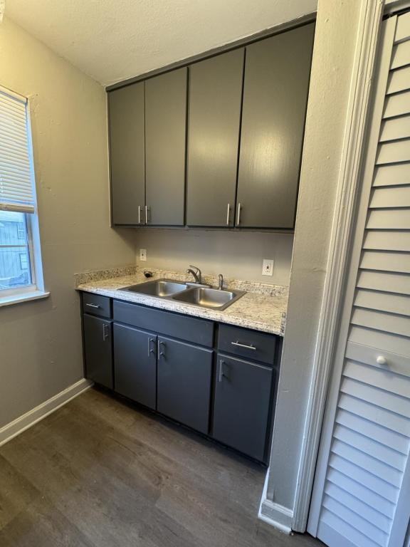 2115 Pasco St Apt B - Photo 3 of 19