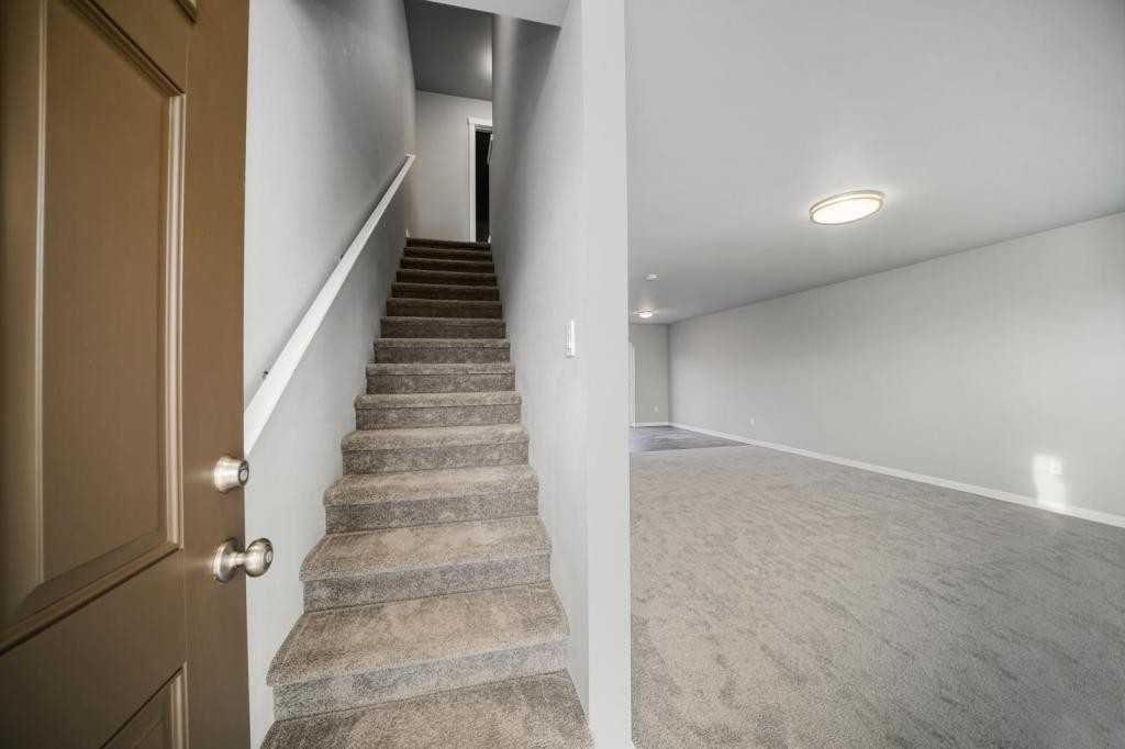 352 Ne Evergreen Ct - Photo 2 of 9