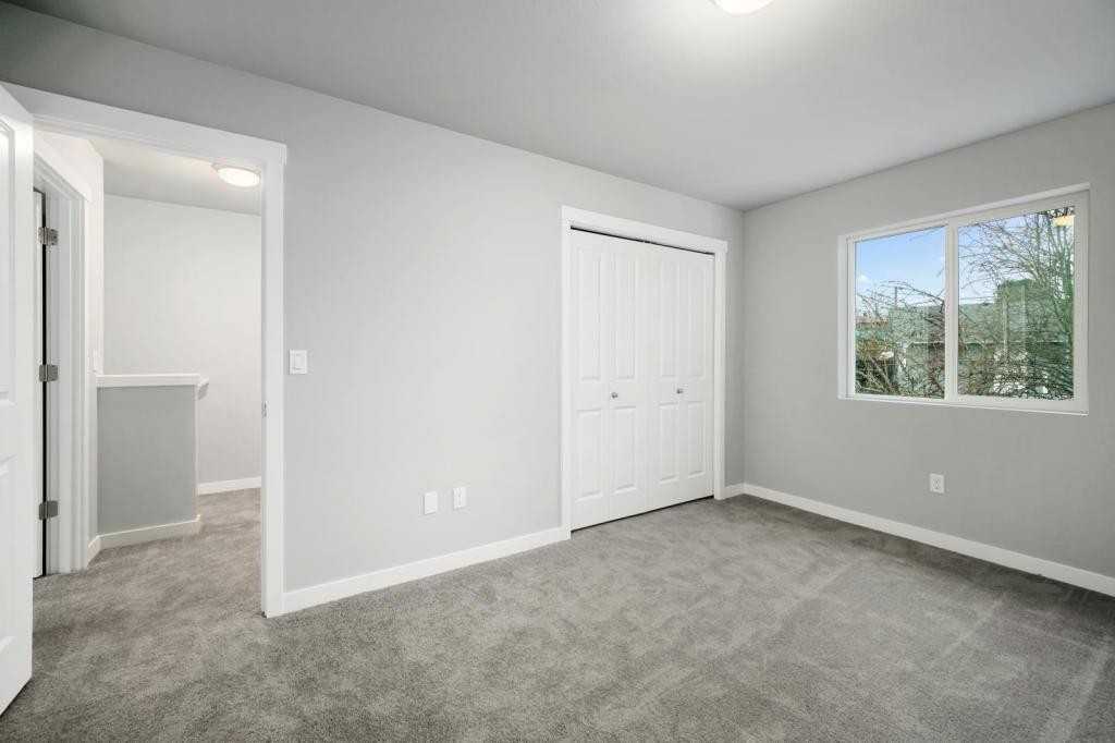 352 Ne Evergreen Ct - Photo 4 of 9