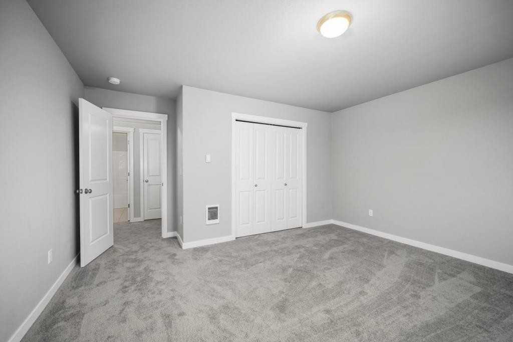352 Ne Evergreen Ct - Photo 5 of 9