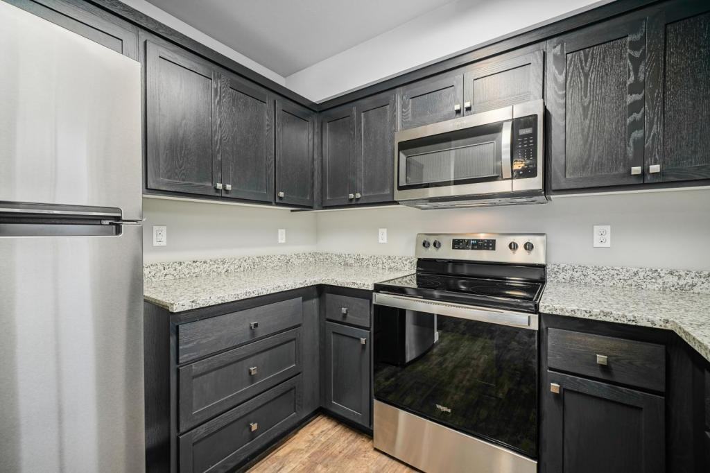 352 Ne Evergreen Ct - Photo 7 of 9