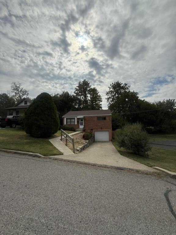 409 Center St - Photo 2 of 23