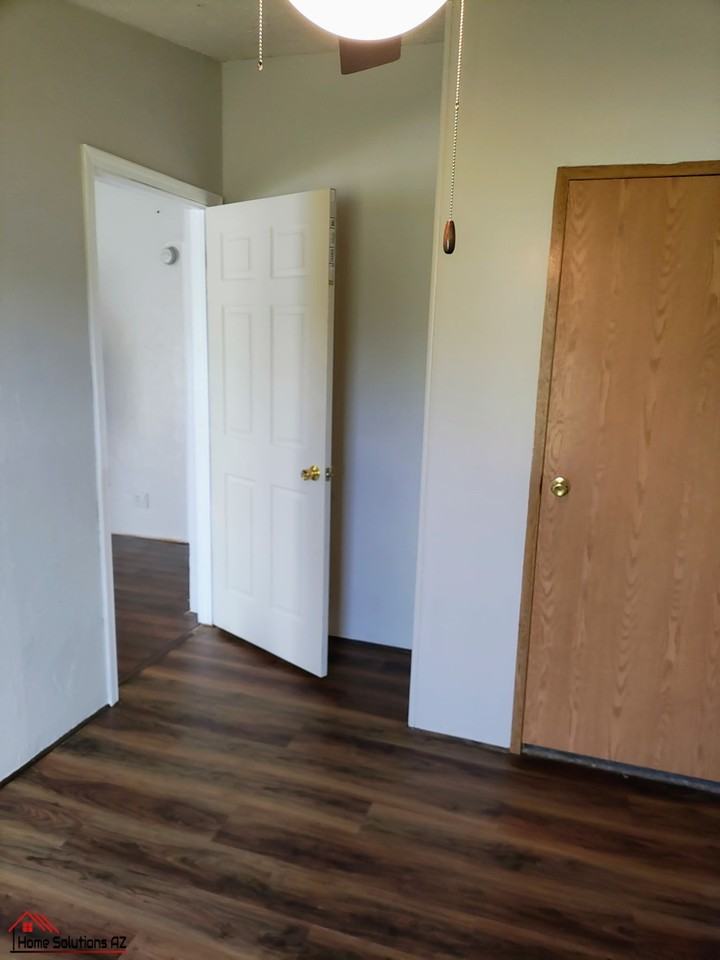 2905 S 400 E - Photo 2 of 23