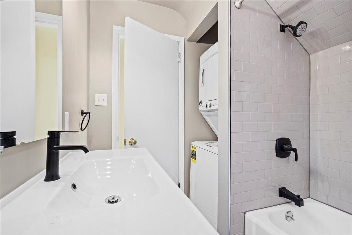 153 Davis St - Photo 2 of 15