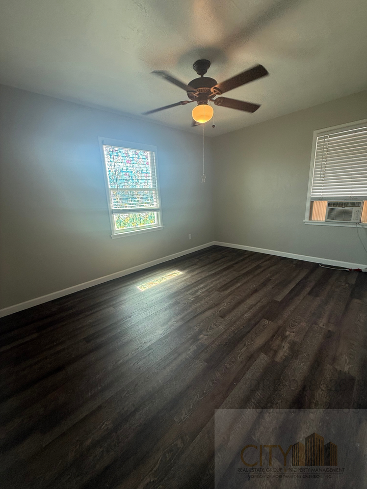 2820 16th St #1 - Photo 6 of 13