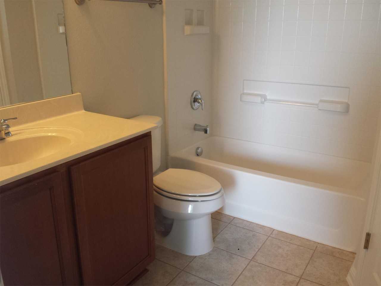 340 Perry St - Photo 3 of 11