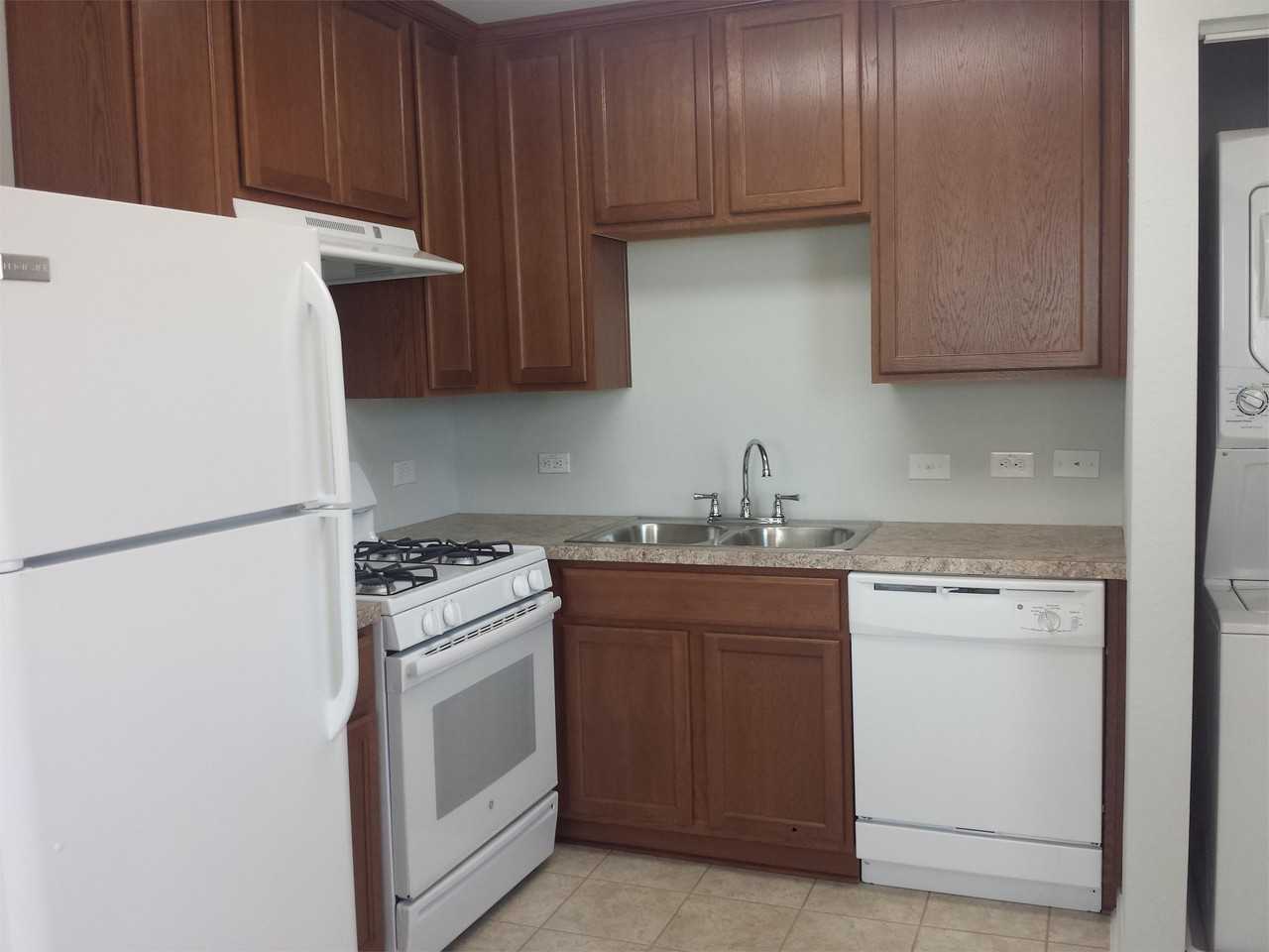 340 Perry St - Photo 6 of 11