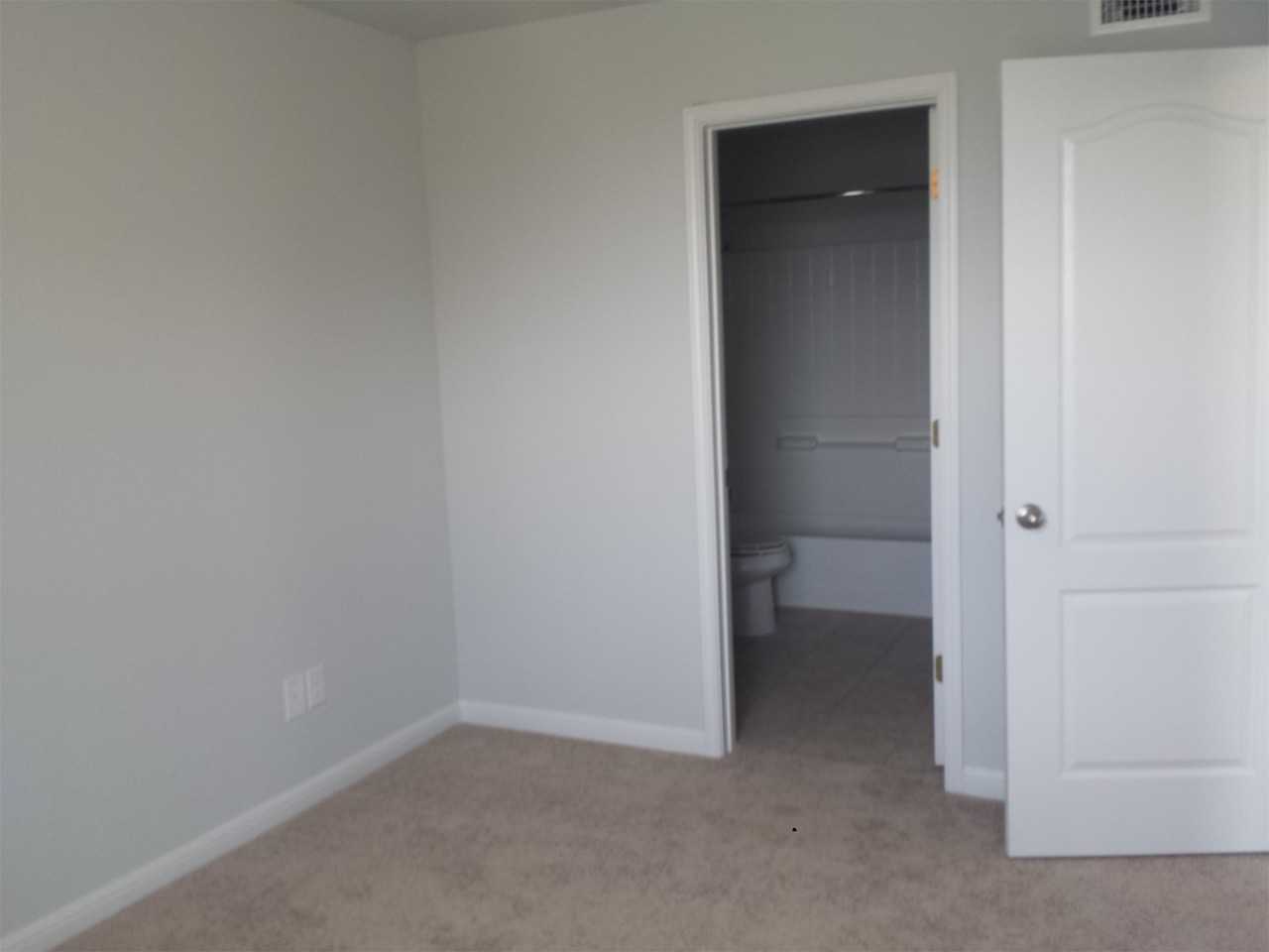 340 Perry St - Photo 2 of 11