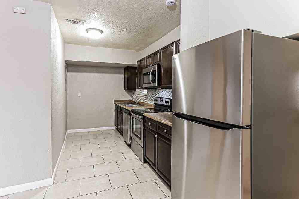 1207 Nw 17th Ave - Photo 6 of 16