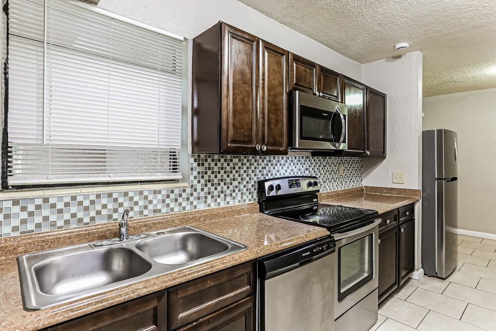 1207 Nw 17th Ave - Photo 7 of 16