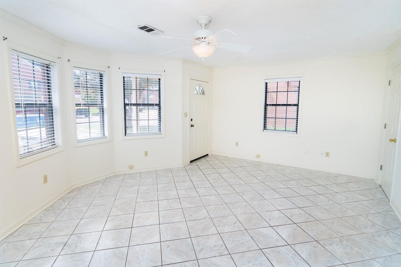 1810 Stafford Cv #1810 - Photo 4 of 21