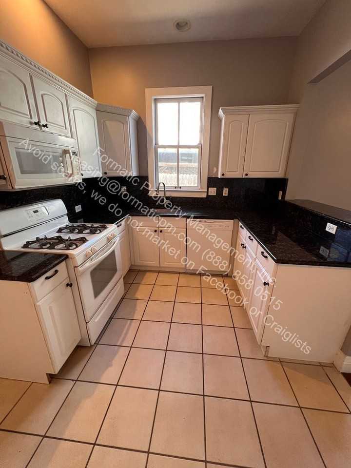 3227 Champa St - Photo 5 of 9