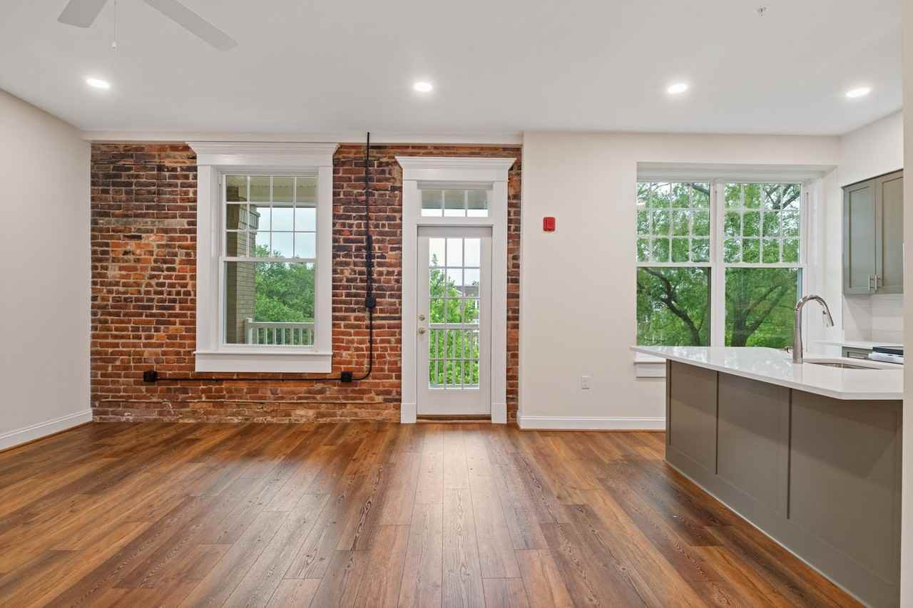 Stanfield - Photo 4 of 47