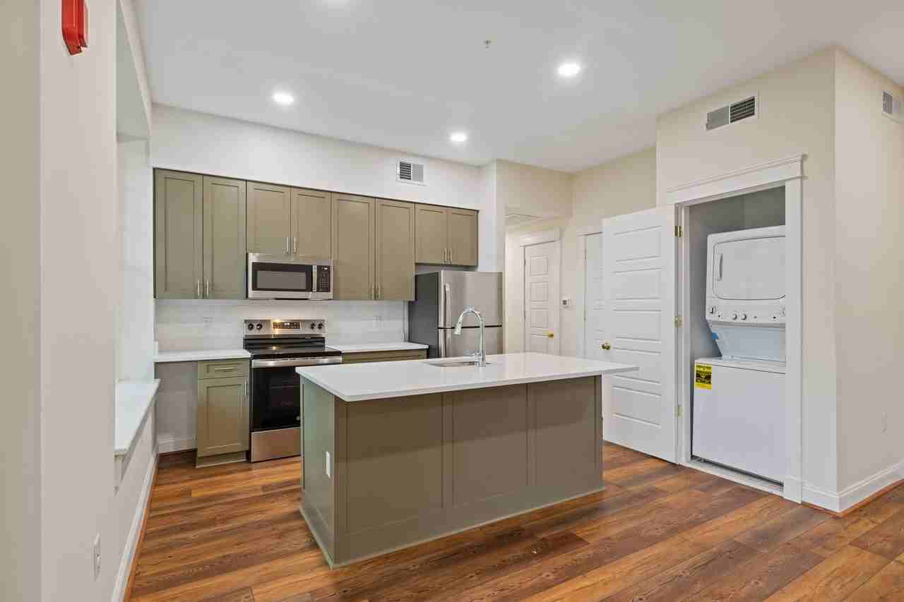 Stanfield - Photo 7 of 47