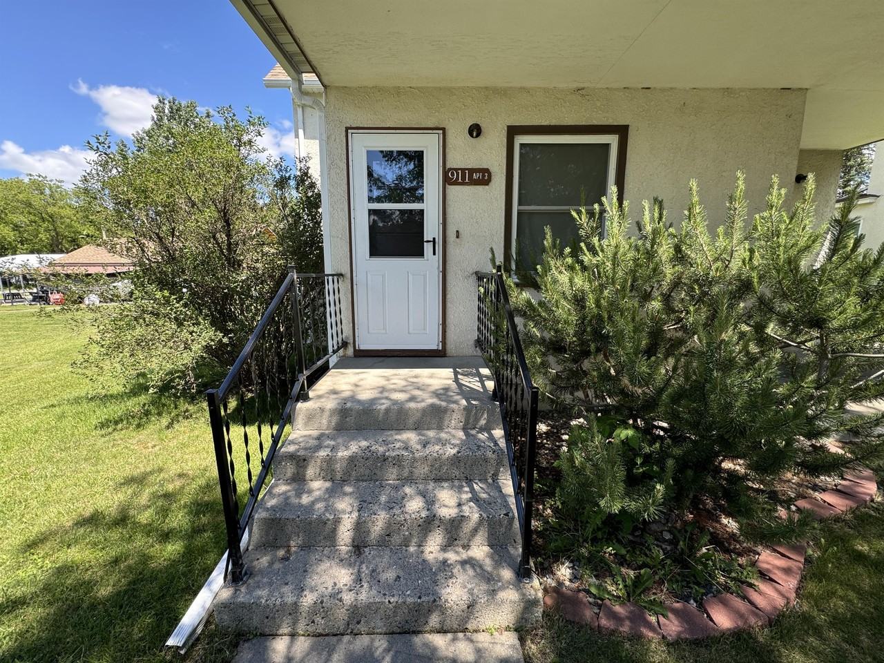 911 Nw 8th St #3 - Photo 4 of 16