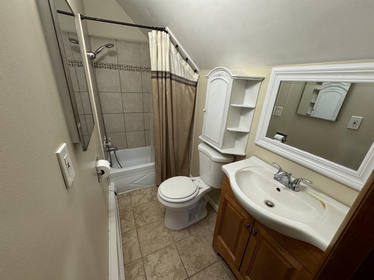 911 Nw 8th St #3 - Photo 3 of 16