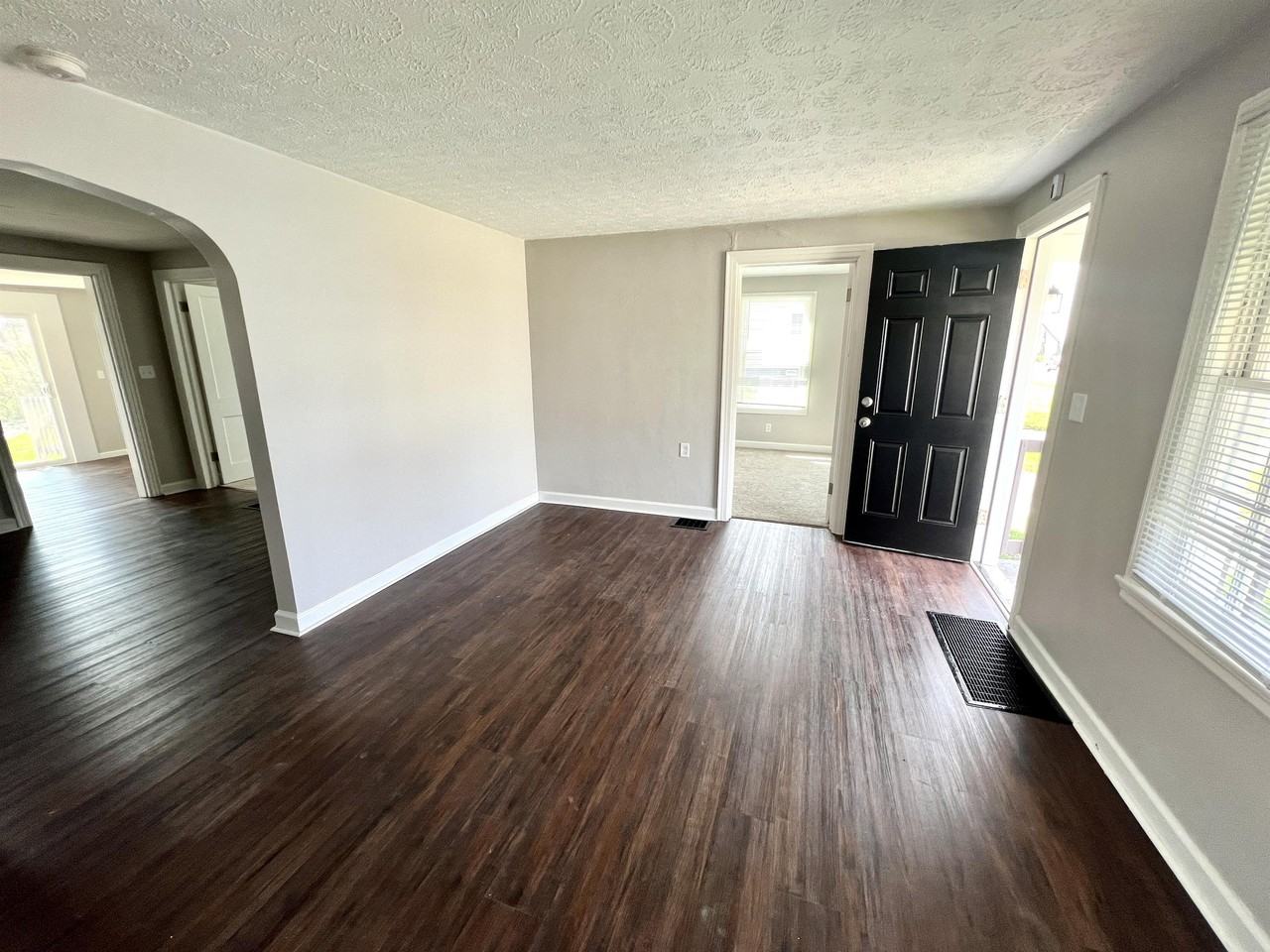 2048 Parrish Ave - Photo 3 of 14