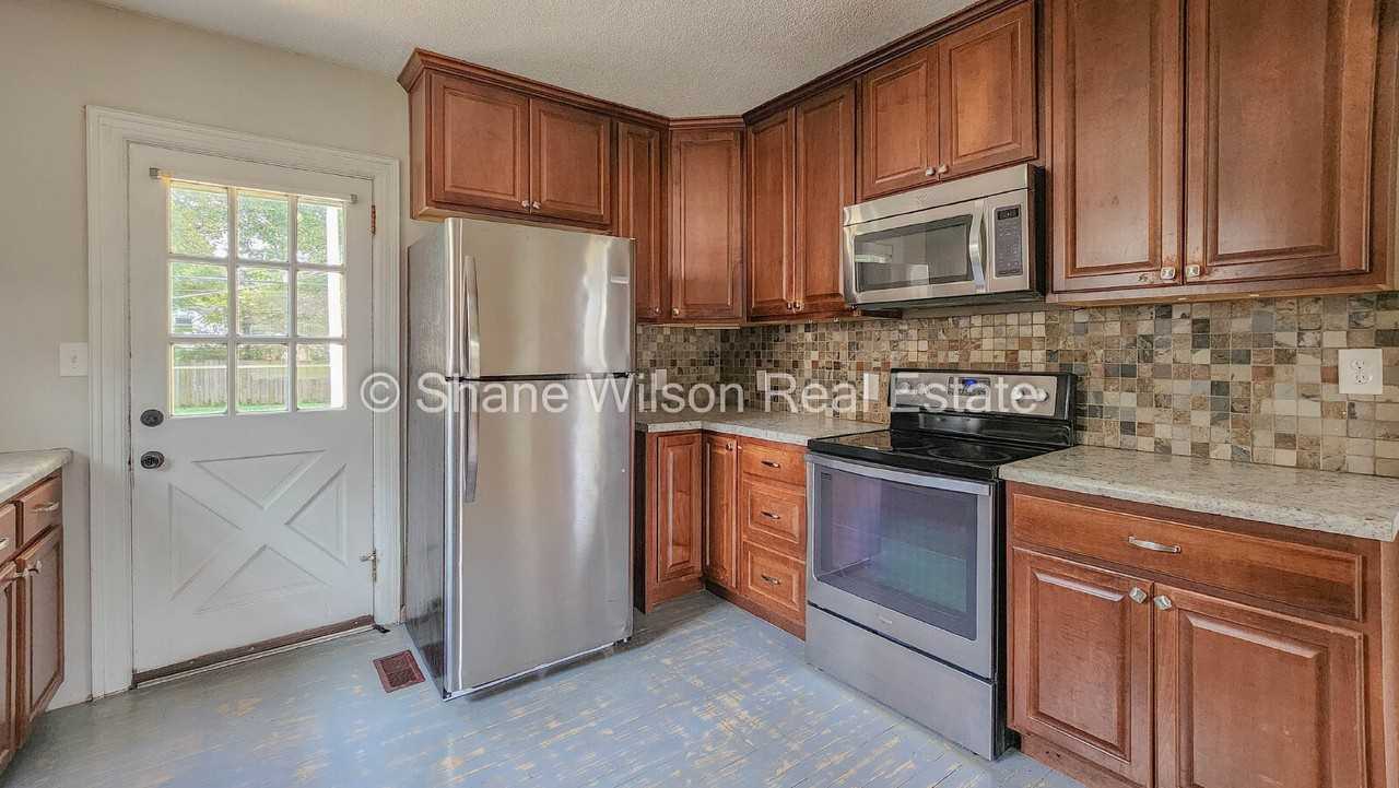 501 Sharondale Rd - Photo 6 of 22