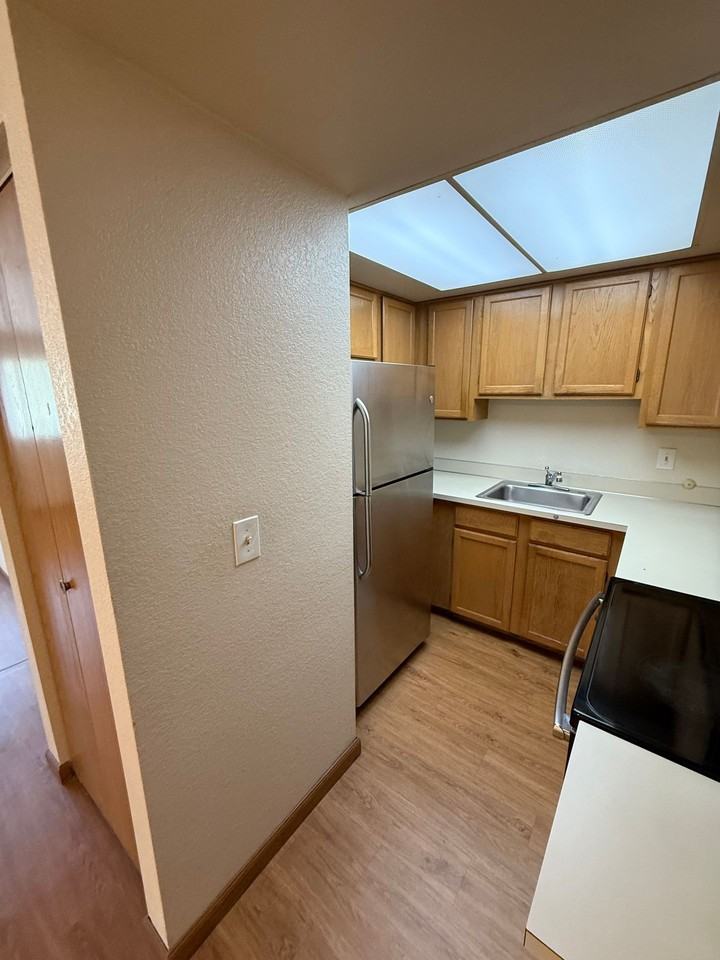 Seattle North Apartments - Photo 7 of 22