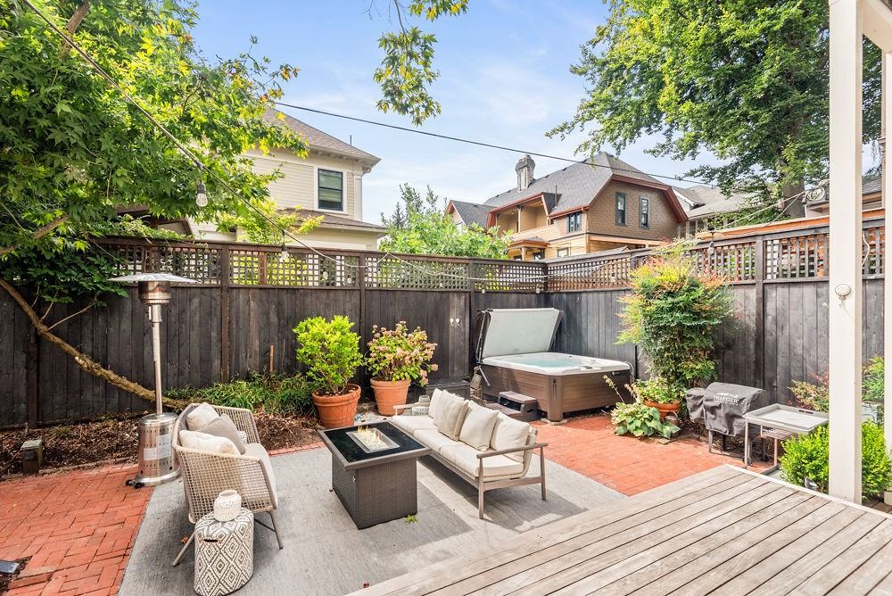 2234 Nw Johnson St #A - Photo 3 of 36