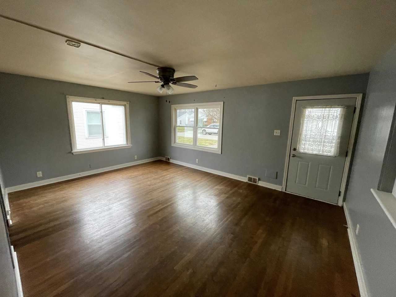 313 E Pierson Ave - Photo 3 of 16