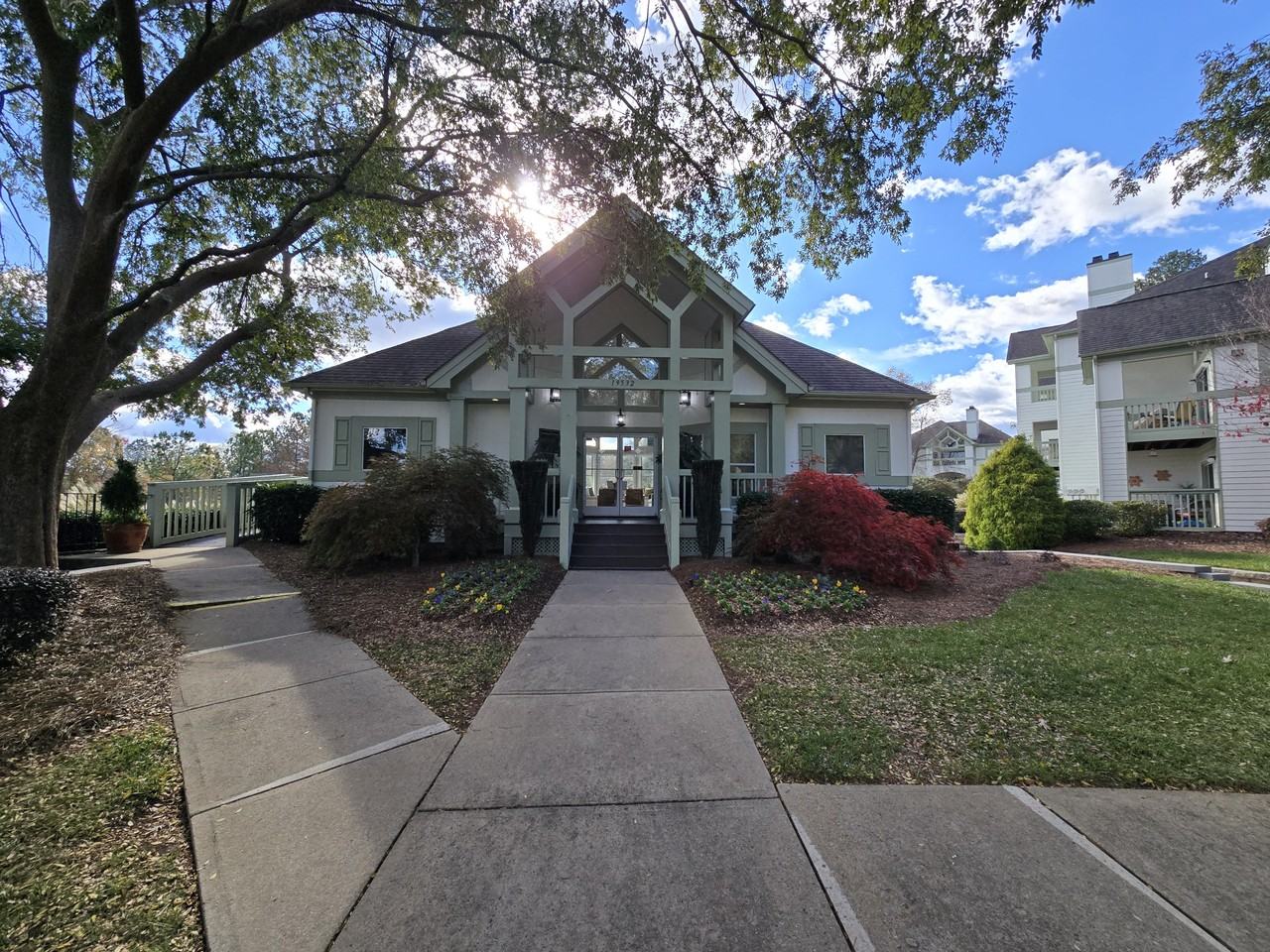 One Norman Square - Photo 2 of 26