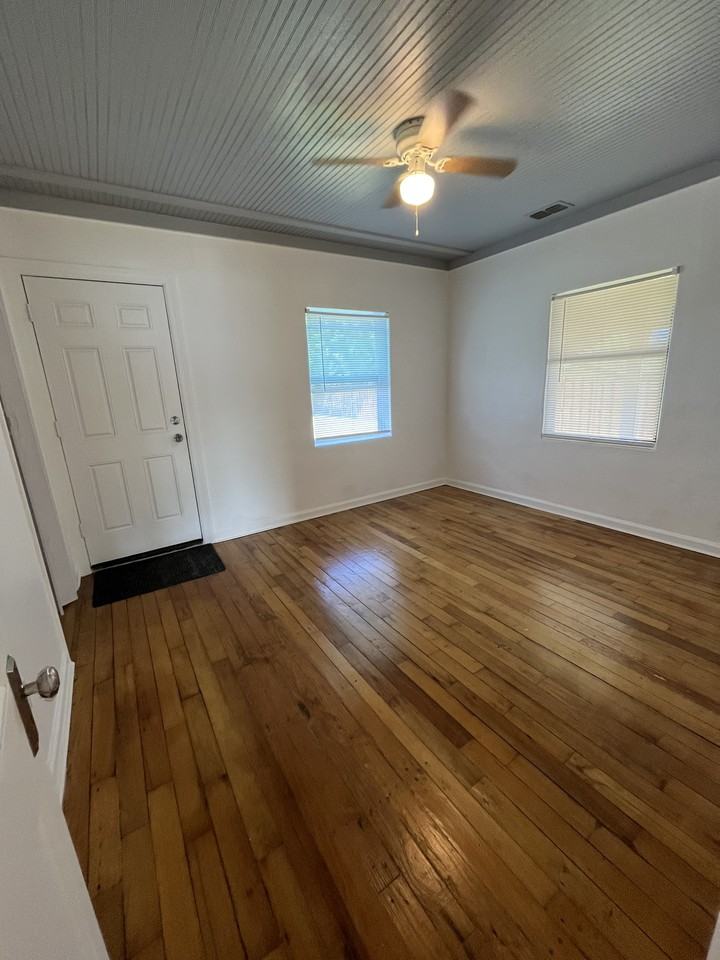 412 Riverside Dr #NA - Photo 3 of 8