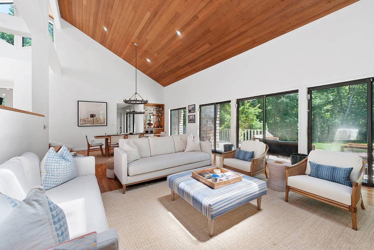 749 Edge Of Woods Rd - Photo 3 of 23