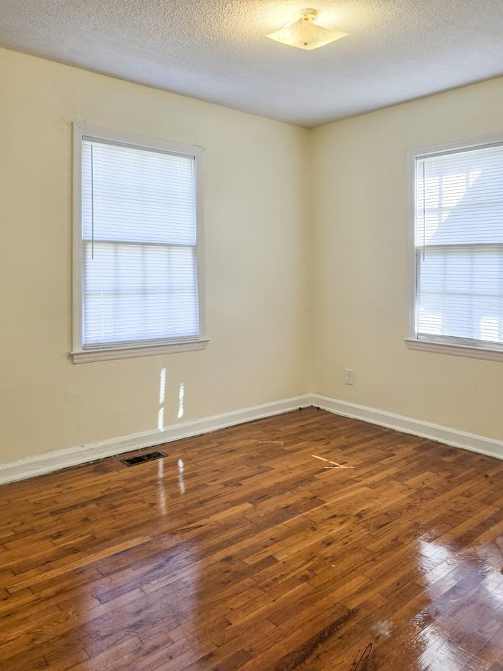 1828 Oaklawn Ave Ste 1 #1 - Photo 5 of 9