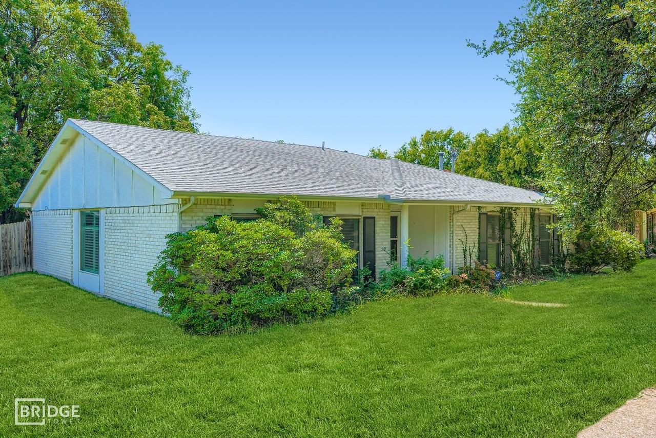 11026 Mccree Rd - Photo 2 of 27