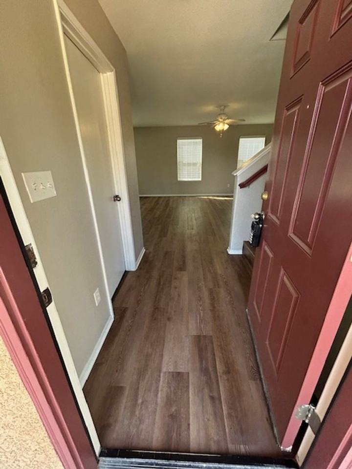 211 S Sol Ct - Photo 3 of 23