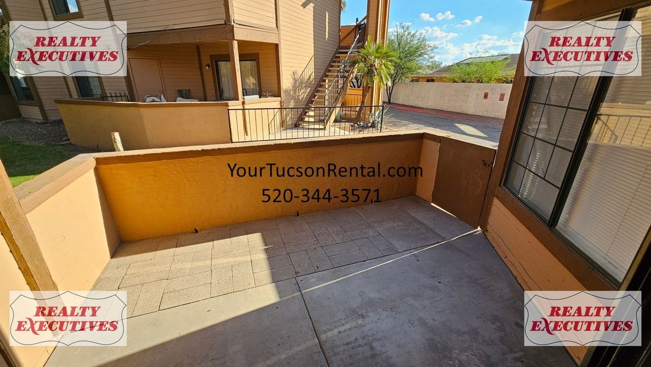 1721 West Wood Bridge Court - Photo 4 of 25