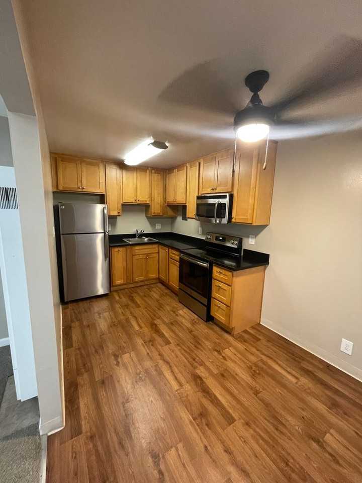 340 - 51 Glen Eyrie - Photo 3 of 10